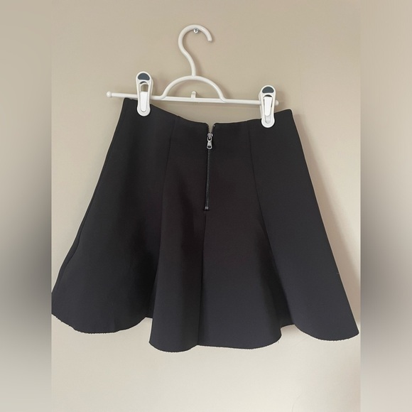Guess Elegant Black pleated mini Skirt size XS - Picture 4 of 4